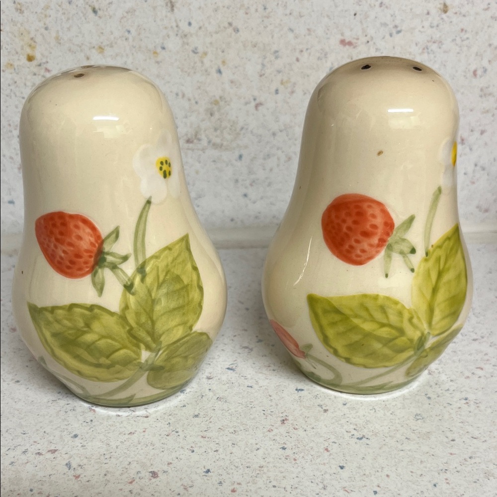 Strawberry Fair by FranciscanCharming Salt and Pepper Shakers w/ Original Corks